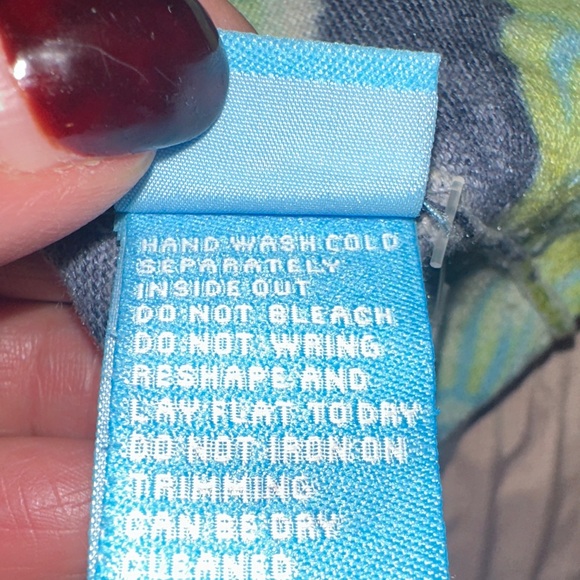 Floral V-Neck Sweater - Black and Green - Picture 7 of 7